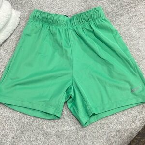 NWT women’s Nike dry fit shorts - size xs